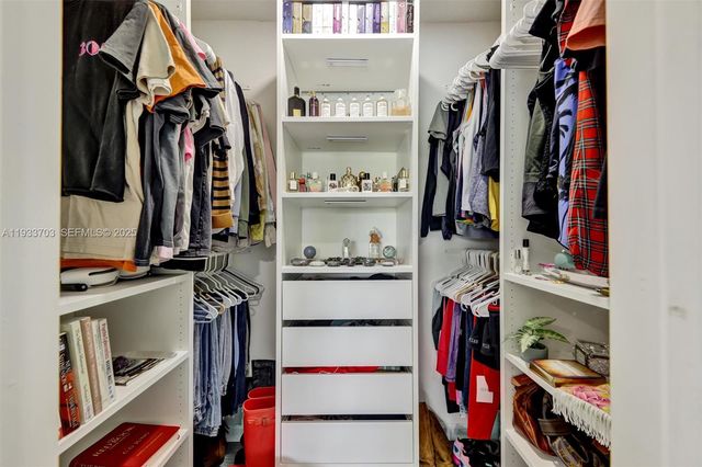 8519 Ramblewood Dr, Coral Springs, FL 33071