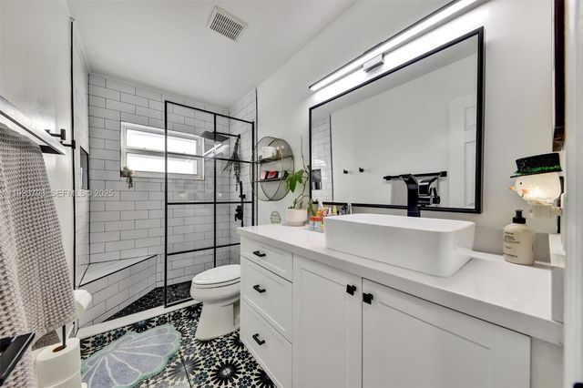 8519 Ramblewood Dr, Coral Springs, FL 33071