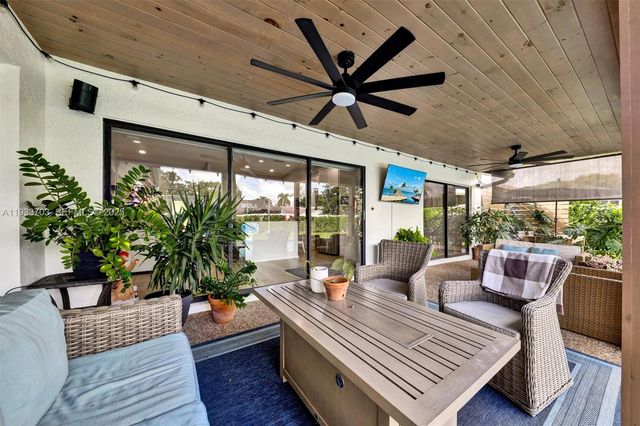 8519 Ramblewood Dr, Coral Springs, FL 33071