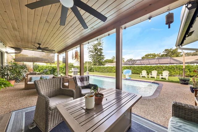 8519 Ramblewood Dr, Coral Springs, FL 33071