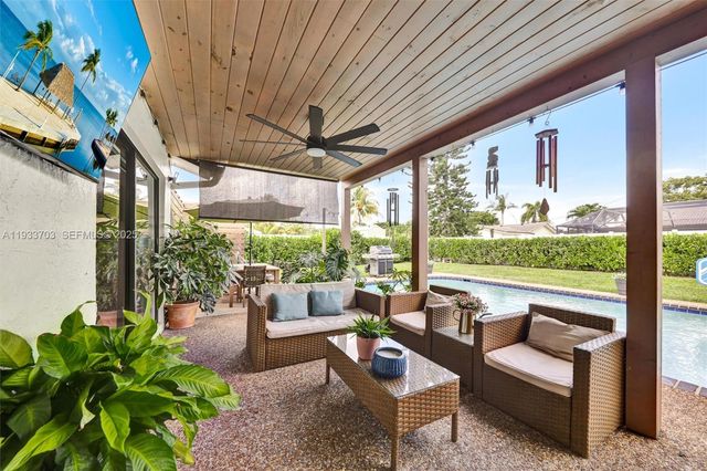 8519 Ramblewood Dr, Coral Springs, FL 33071