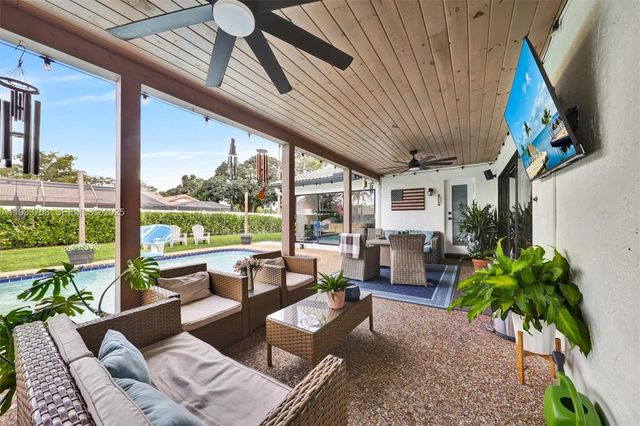 8519 Ramblewood Dr, Coral Springs, FL 33071