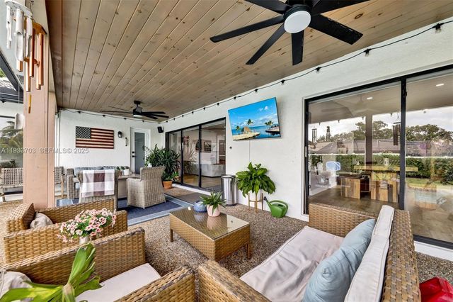 8519 Ramblewood Dr, Coral Springs, FL 33071