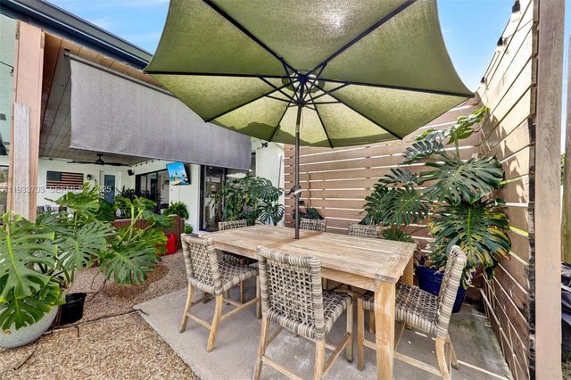 8519 Ramblewood Dr, Coral Springs, FL 33071