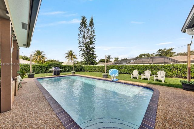 8519 Ramblewood Dr, Coral Springs, FL 33071