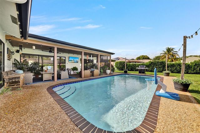 8519 Ramblewood Dr, Coral Springs, FL 33071