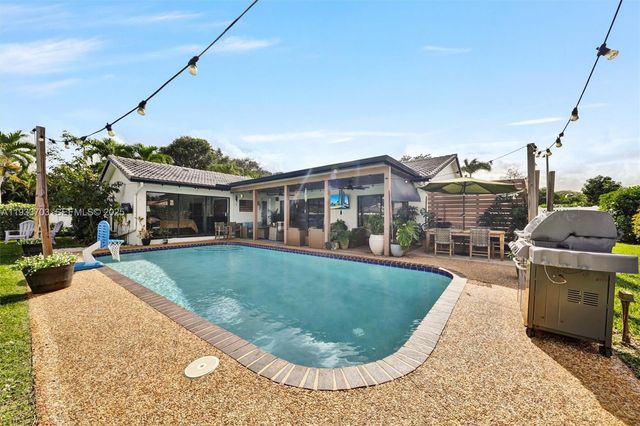 8519 Ramblewood Dr, Coral Springs, FL 33071