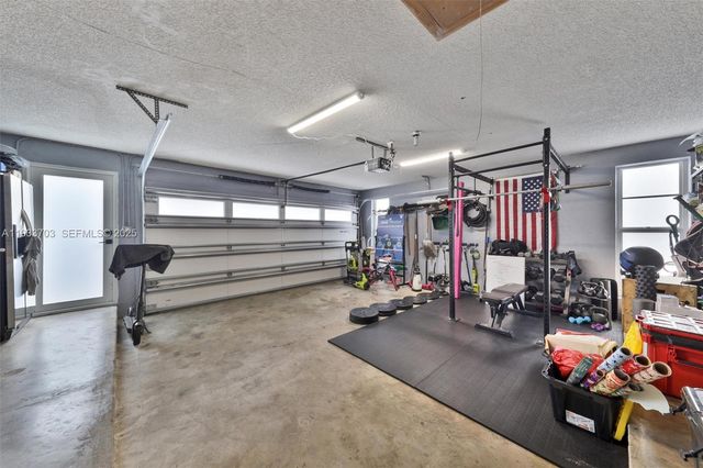 8519 Ramblewood Dr, Coral Springs, FL 33071