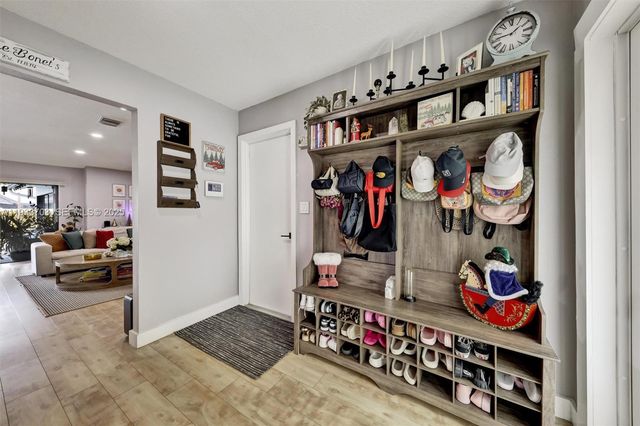 8519 Ramblewood Dr, Coral Springs, FL 33071