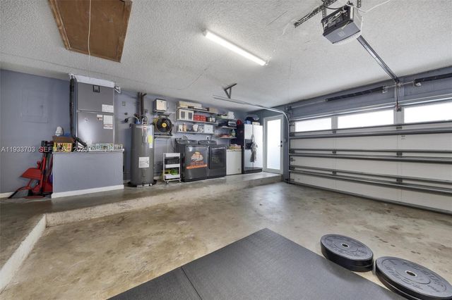 8519 Ramblewood Dr, Coral Springs, FL 33071