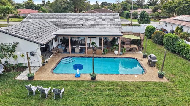 8519 Ramblewood Dr, Coral Springs, FL 33071