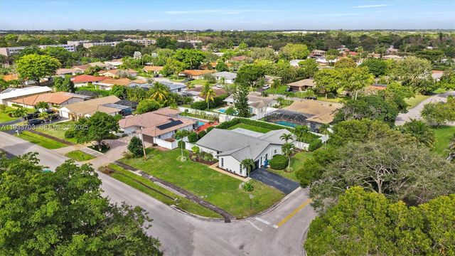 8519 Ramblewood Dr, Coral Springs, FL 33071