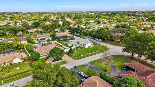 8519 Ramblewood Dr, Coral Springs, FL 33071