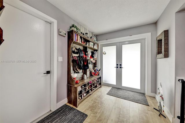 8519 Ramblewood Dr, Coral Springs, FL 33071