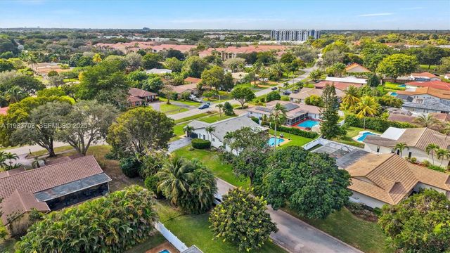 8519 Ramblewood Dr, Coral Springs, FL 33071