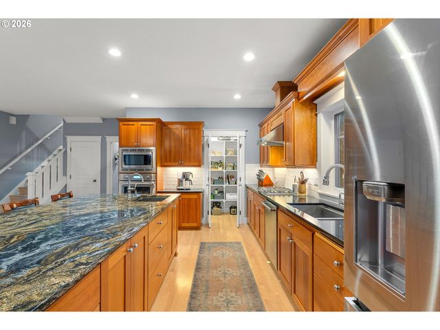 18495 S CADLE CREEK Ln, Oregon City, OR 97045