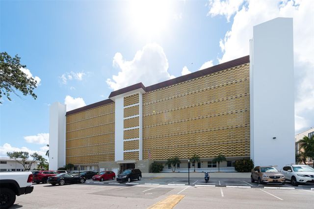 3050 NE 16th Avenue 202, Oakland Park, FL 33334