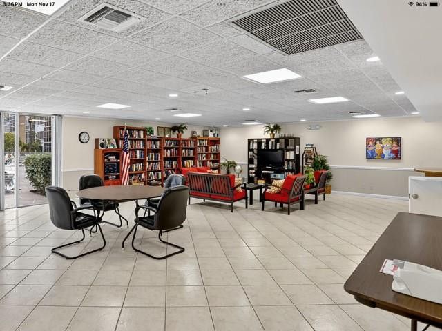 3050 NE 16th Avenue 202, Oakland Park, FL 33334