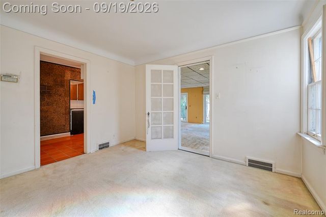 1046 Oakridge Avenue, Royal Oak, MI 48067