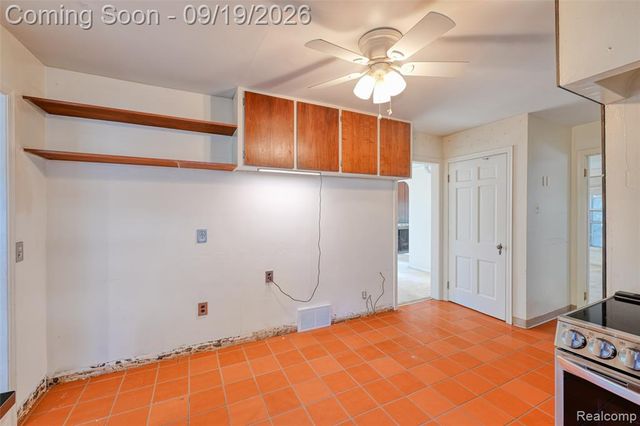 1046 Oakridge Avenue, Royal Oak, MI 48067