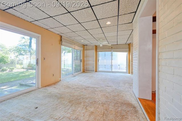 1046 Oakridge Avenue, Royal Oak, MI 48067
