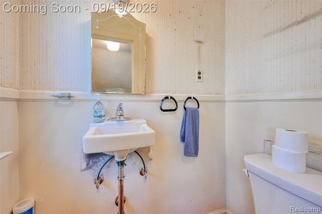 1046 Oakridge Avenue, Royal Oak, MI 48067