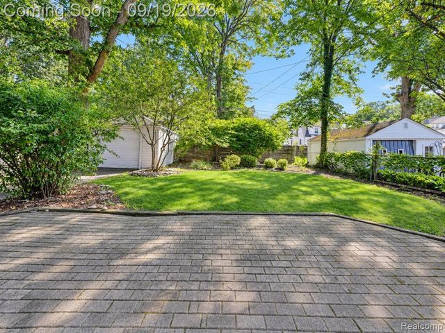 1046 Oakridge Avenue, Royal Oak, MI 48067