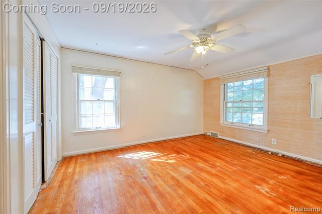 1046 Oakridge Avenue, Royal Oak, MI 48067