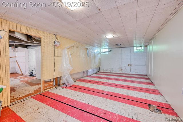 1046 Oakridge Avenue, Royal Oak, MI 48067