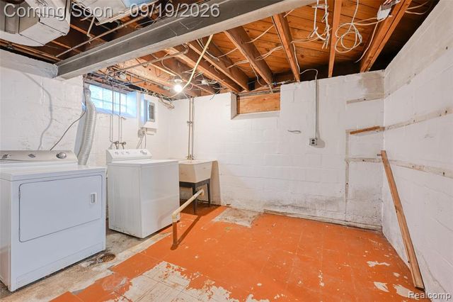 1046 Oakridge Avenue, Royal Oak, MI 48067