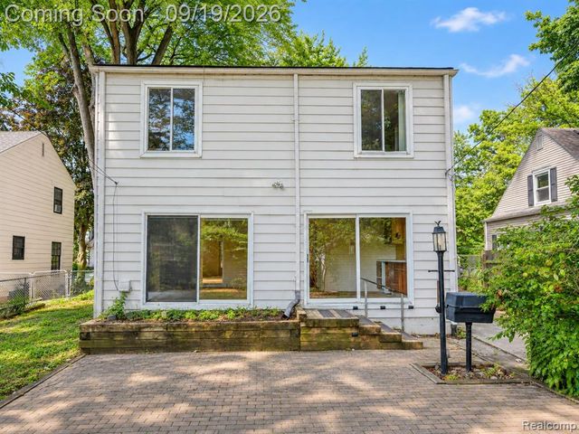 1046 Oakridge Avenue, Royal Oak, MI 48067
