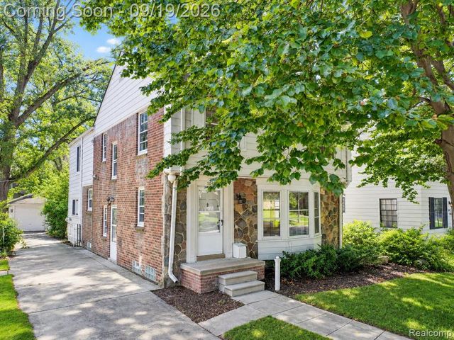1046 Oakridge Avenue, Royal Oak, MI 48067