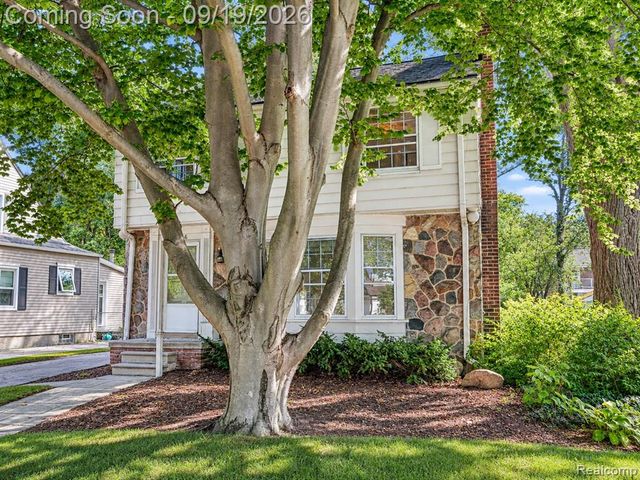 1046 Oakridge Avenue, Royal Oak, MI 48067