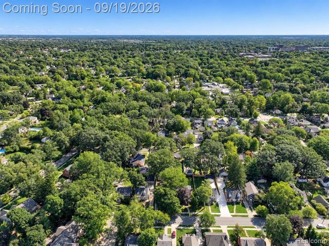 1046 Oakridge Avenue, Royal Oak, MI 48067