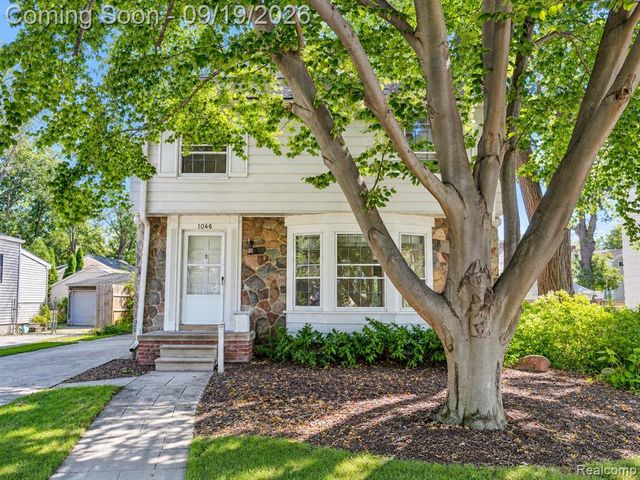1046 Oakridge Avenue, Royal Oak, MI 48067