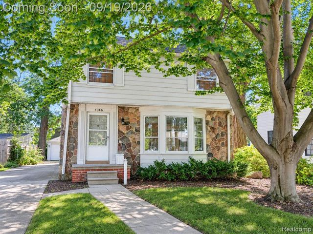 1046 Oakridge Avenue, Royal Oak, MI 48067