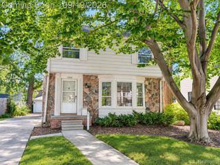 1046 Oakridge Avenue, Royal Oak, MI 48067