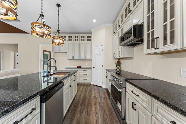 1046 Gazing Pine Street, Huffman, TX 77336