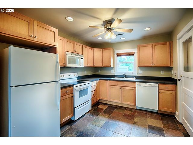 9242 Se HARRISON St, Portland, OR 97216