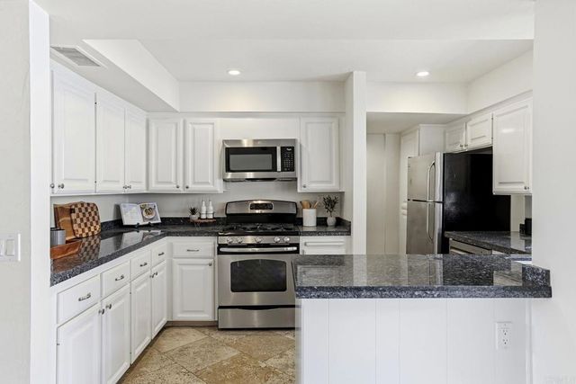 8608 Villa La Jolla Drive 4, La Jolla, CA 92037
