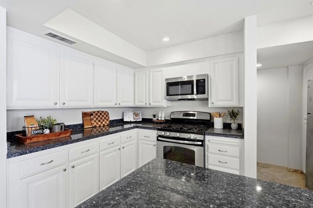 8608 Villa La Jolla Drive 4, La Jolla, CA 92037