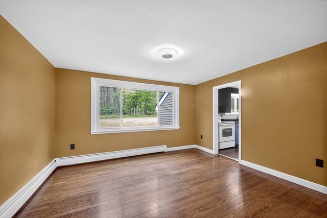 61 Jordan St, Chelmsford, MA 01863