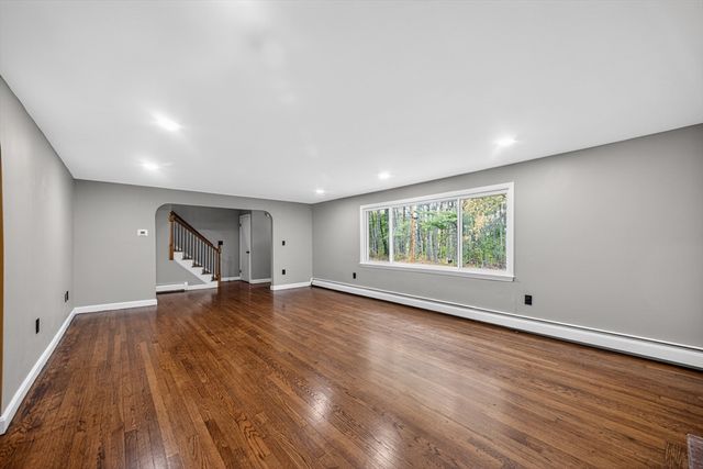 61 Jordan St, Chelmsford, MA 01863