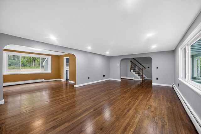 61 Jordan St, Chelmsford, MA 01863