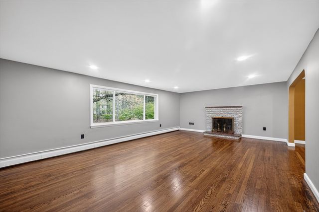 61 Jordan St, Chelmsford, MA 01863