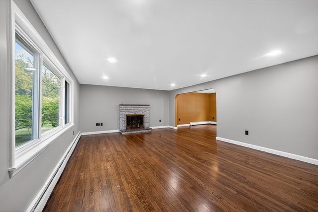 61 Jordan St, Chelmsford, MA 01863