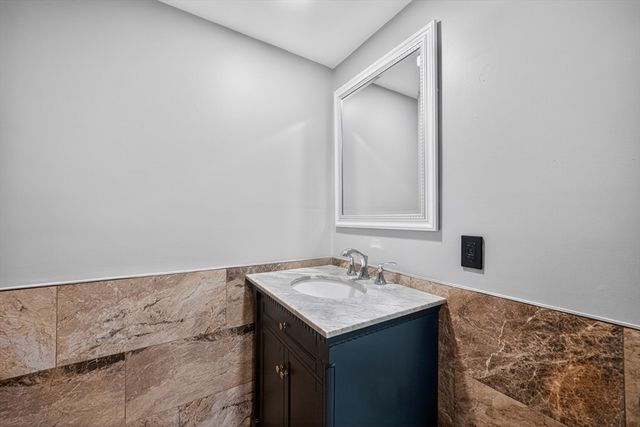 61 Jordan St, Chelmsford, MA 01863