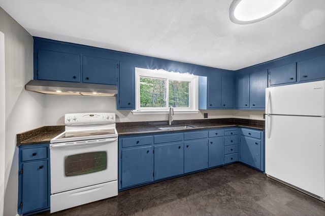 61 Jordan St, Chelmsford, MA 01863