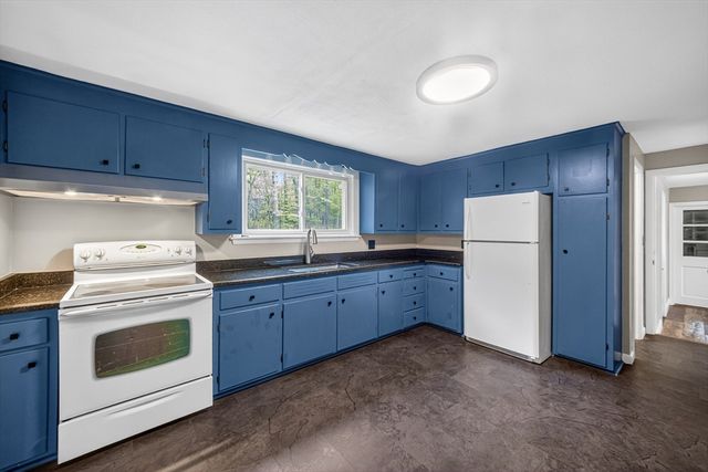 61 Jordan St, Chelmsford, MA 01863