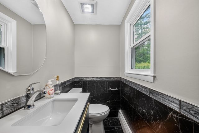 61 Jordan St, Chelmsford, MA 01863